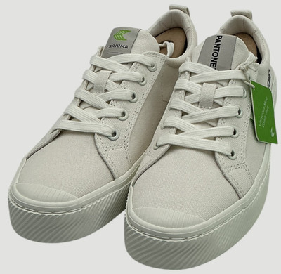 Cariuma OCA Low Pantone Women's Size 8 Snow White Canvas Sneakers NIB