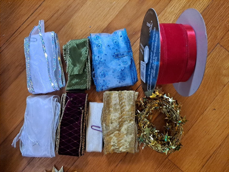 Mixed Lot Vintage Rolls Holiday Christmas Ribbons, Wired, Velvet, Satin, Curling - Image 3 of 4