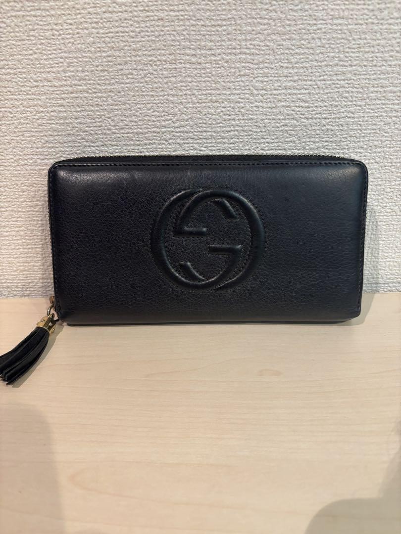 Good Condition GUCCI Interlocking Round Zipper Sh… - image 1