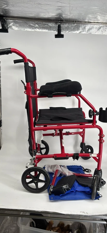 Medline MDS808200F3R 19 pulgadas Silla de ruedas de transporte ultraligera - roja Foto 4 de 4