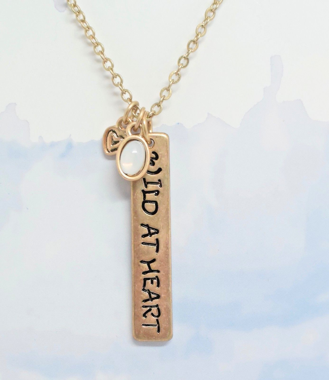 Вдохновленная жизнь $25 NWT Ожерелье Золотой Тон Дикий В Сердце Очаровательный Кулон DJ14