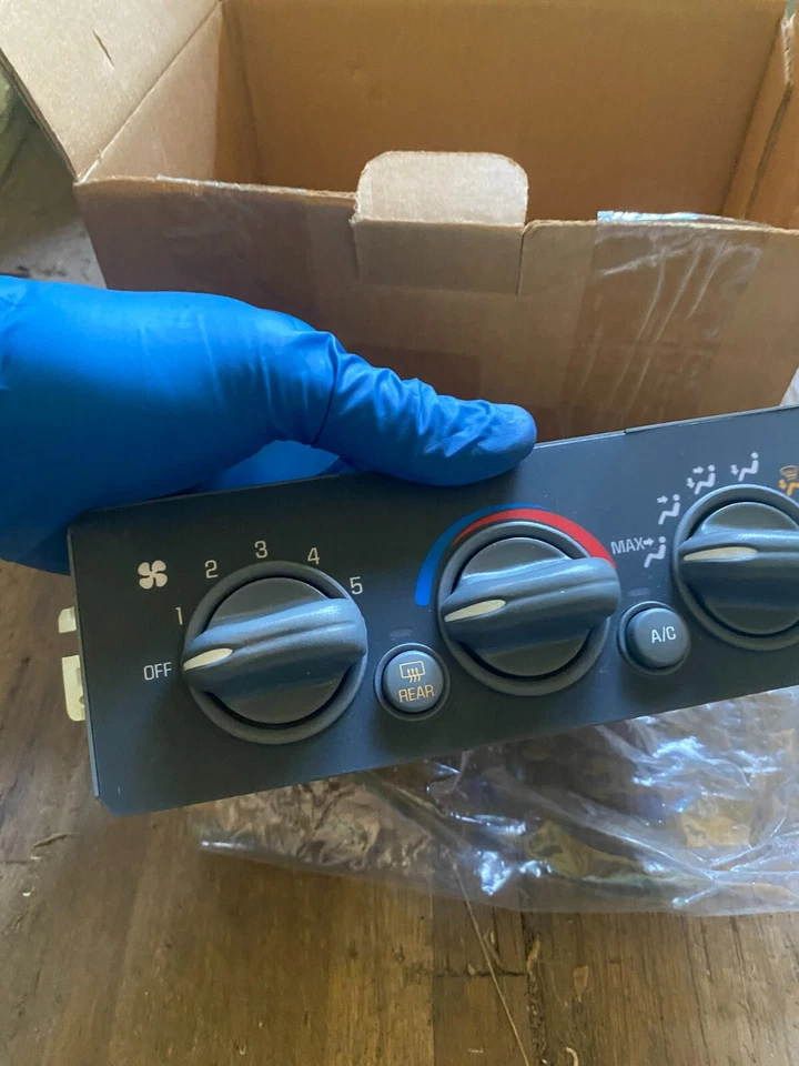 (1) Interruptor del panel de control climático del calentador de aire acondicionado GM 1997-2000 Pontiac Grand Prix NOS Foto 3 de 4
