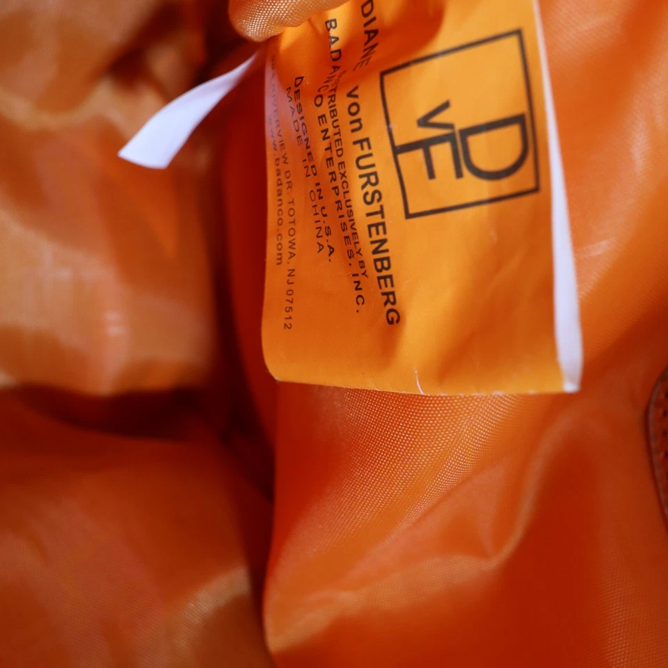 Сумка спортивная Diane Von Furstenberg стеганая оранжевая ручная кладь на роликах Weekender DVF - Изображение 4 из 4