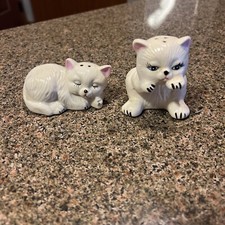 Vintage White Cats Kittens Animal Home Kitchen Table Salt & Pepper Shakers