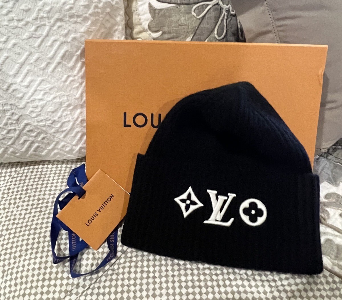 NIB authentic Louis Vuitton Women flight mode Beanie LV NIB authentic Louis Vuitton Women flight mode Beanie LV