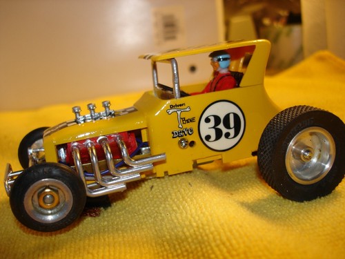 Vintage #39 "TBone Dave" dirt Midget Racer 1/24 slot car offered by MTH - Picture 5 of 12