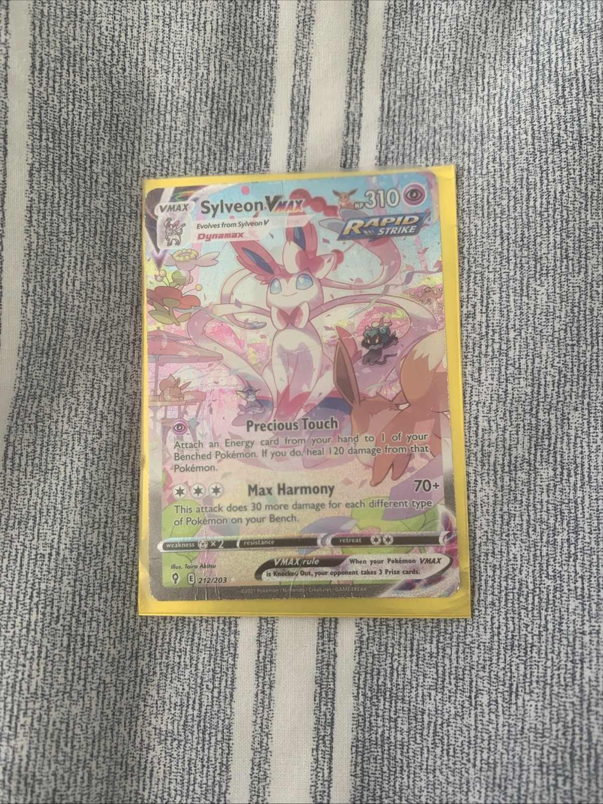 Pokémon TCG Sylveon VMAX Holo Card Evolving Skies 212/203 Secret Rare