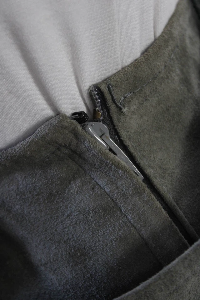 Falda Saks Fifth Avenue para mujer de cuero con detalle de hebilla línea A gris talla 12 Foto 4 de 4