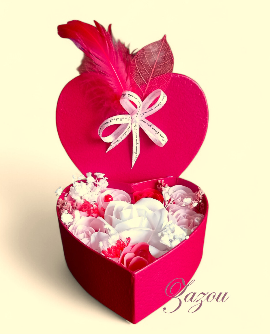Coffret coeur de roses en savon haut de gamme avec écrin satiné pour bain de luxe