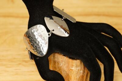 Modern Costume Jewelry Hammered Silver Tone Bold Link Magnetic Clasp Bracelet