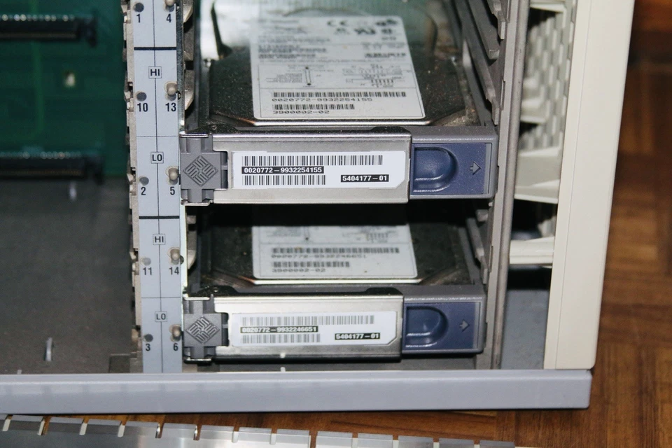 Caja de disco duro Sun 711 ULTRA SCSI 12 bahías 599-2061-01 con (2) SUN 5404177-01 - Imagen 4 de 4