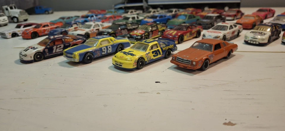 1/64 Nascar Diecast Model Lot Loose - Image 2 of 4