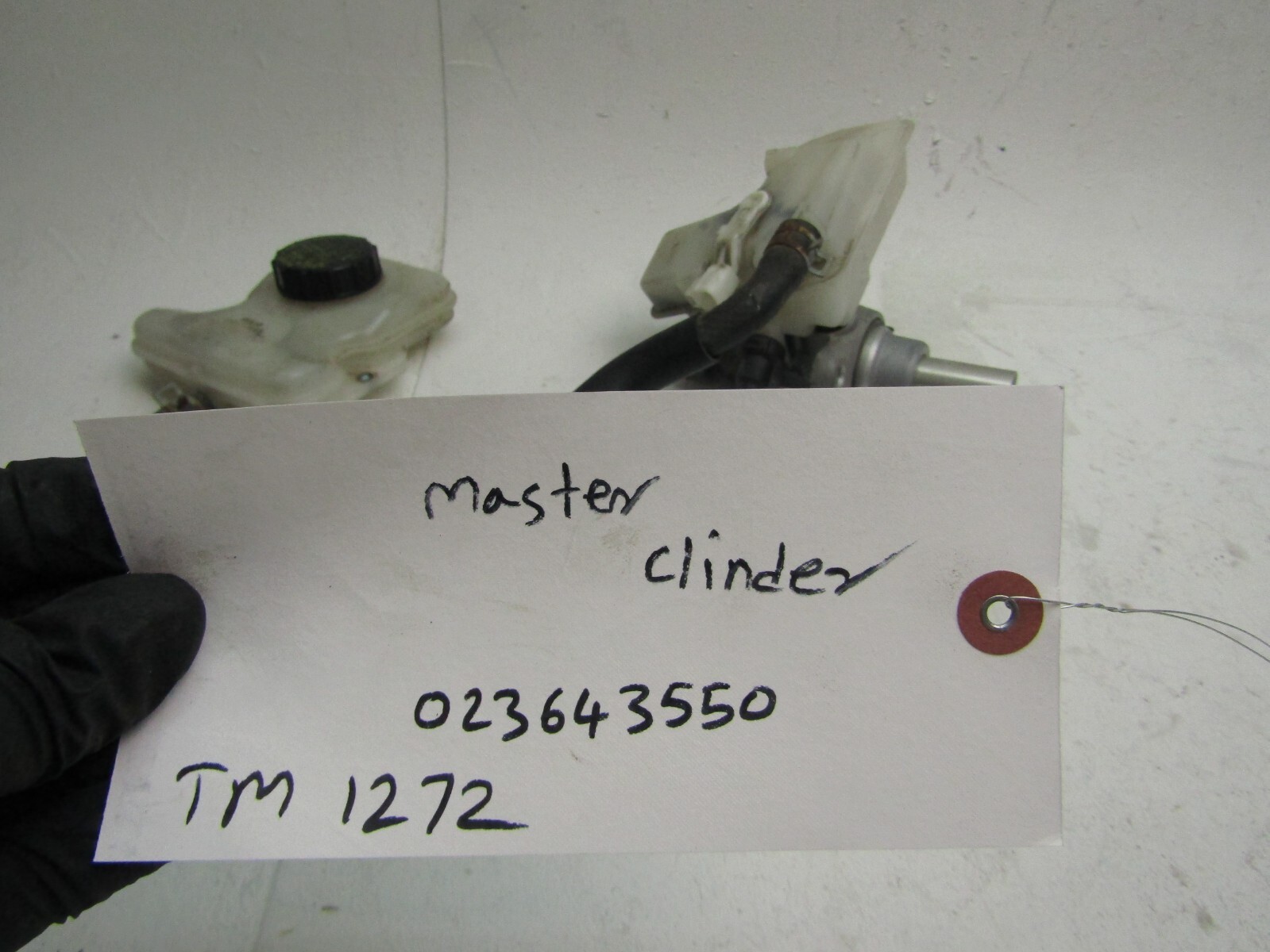 Brake Master Cylinder Mazda5 2006 2010 2.3L Oil Fluid Reservoir Tank