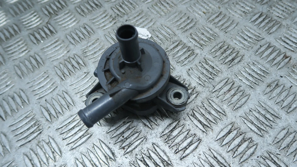 Toyota Yaris Hybrid Icon 2015 1,5 gasolina MK3 bomba de agua adicional ref14623 Foto 2 de 4