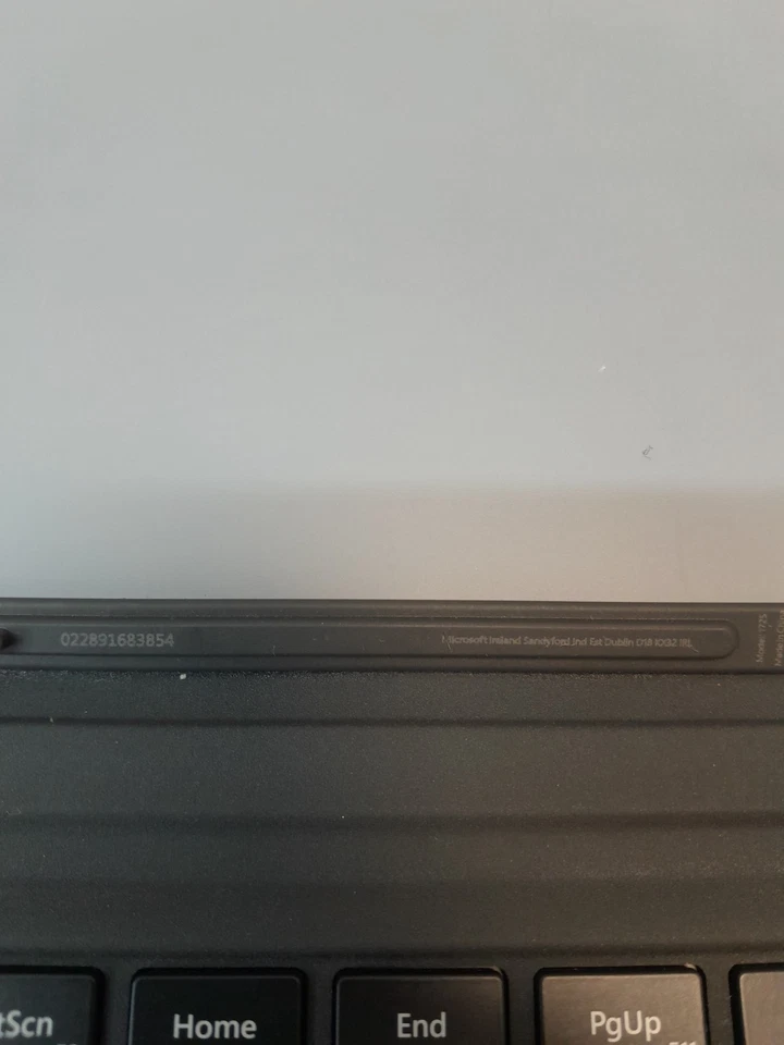 Microsoft 1725 Surface Pro 4 /5 / 6 / 7  Type Cover Keyboard British/English [6B - Image 3 of 4