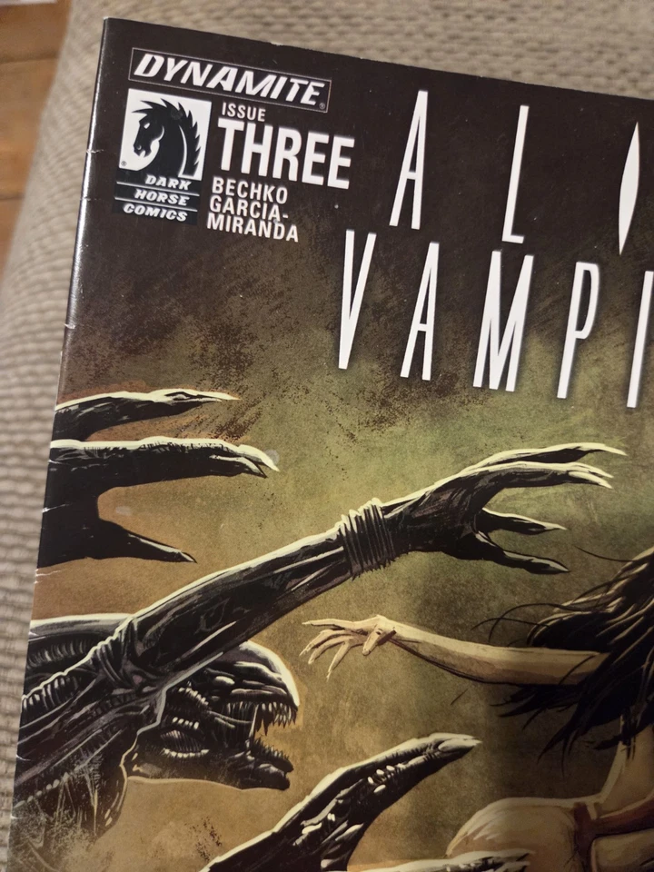 Комиксы Aliens/Vampirella #3 Dynamite Entertainment Dark Horse СМОТРИТЕ ФОТОГРАФИИ!!! - Изображение 2 из 4