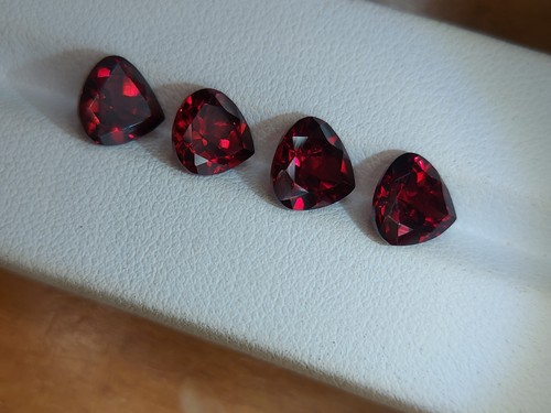 4 African red garnet gemstones - faceted natural Garnet 8.85 CTS - Picture 3 of 12