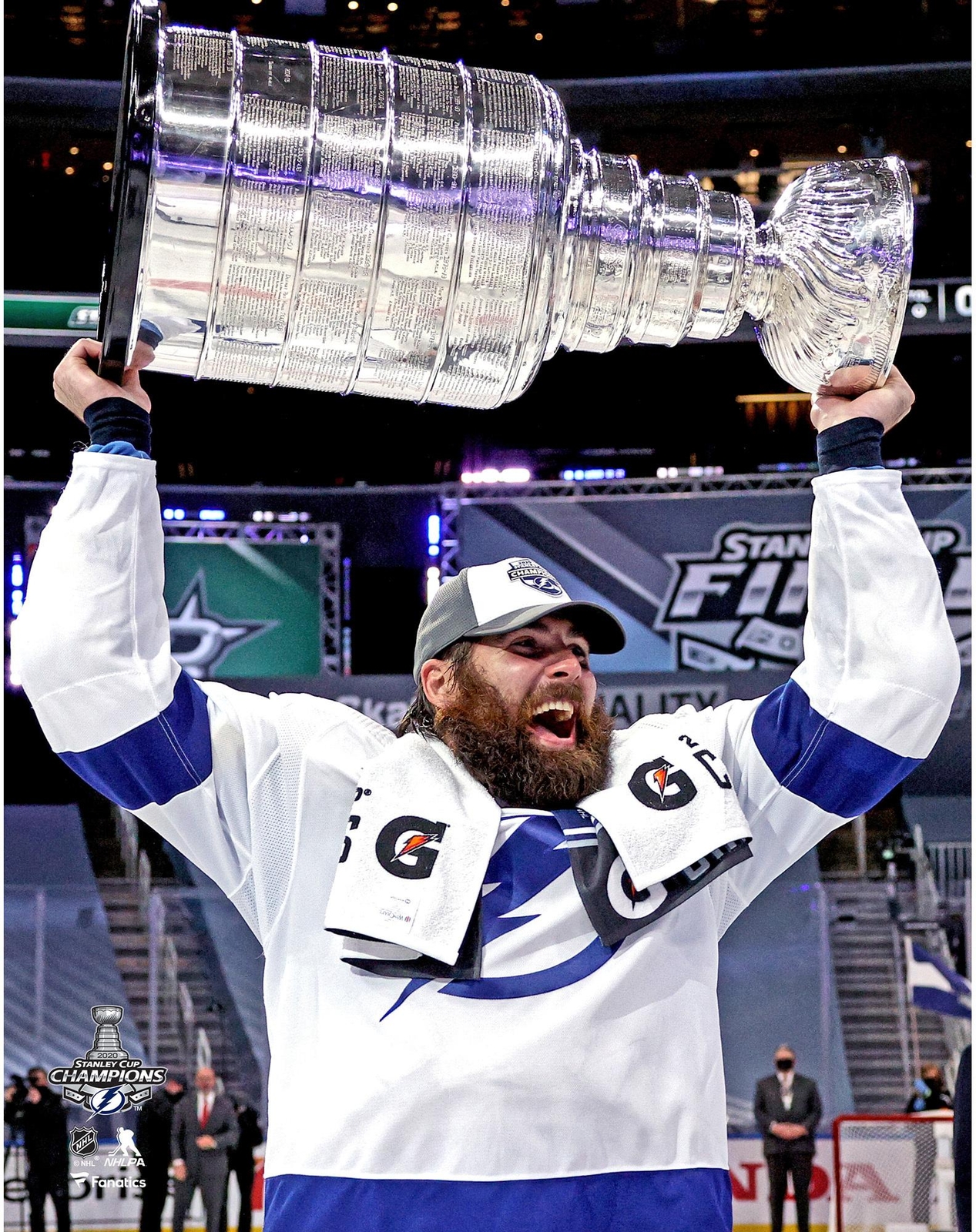 Pat Maroon Tampa Bay Lightning Unsigned 2020 Stanley Cup Champs Raise