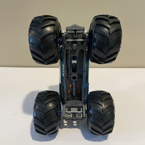 Hot Wheels MONSTER TRUCK 1972 DODGE CHALLENGER 1:24 Hemi - Picture 6 of 10
