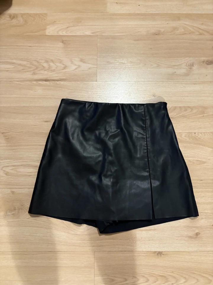 Zara Faux Leather Skort – Black, Size Large, Sleek & Structured Mini EUC - Image 4 of 4