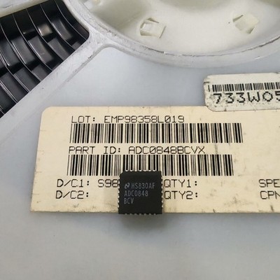 NOS ADC0848BCVX 8-Bit Compatible A/D Converter IC PLCC28 x 1pc #ff