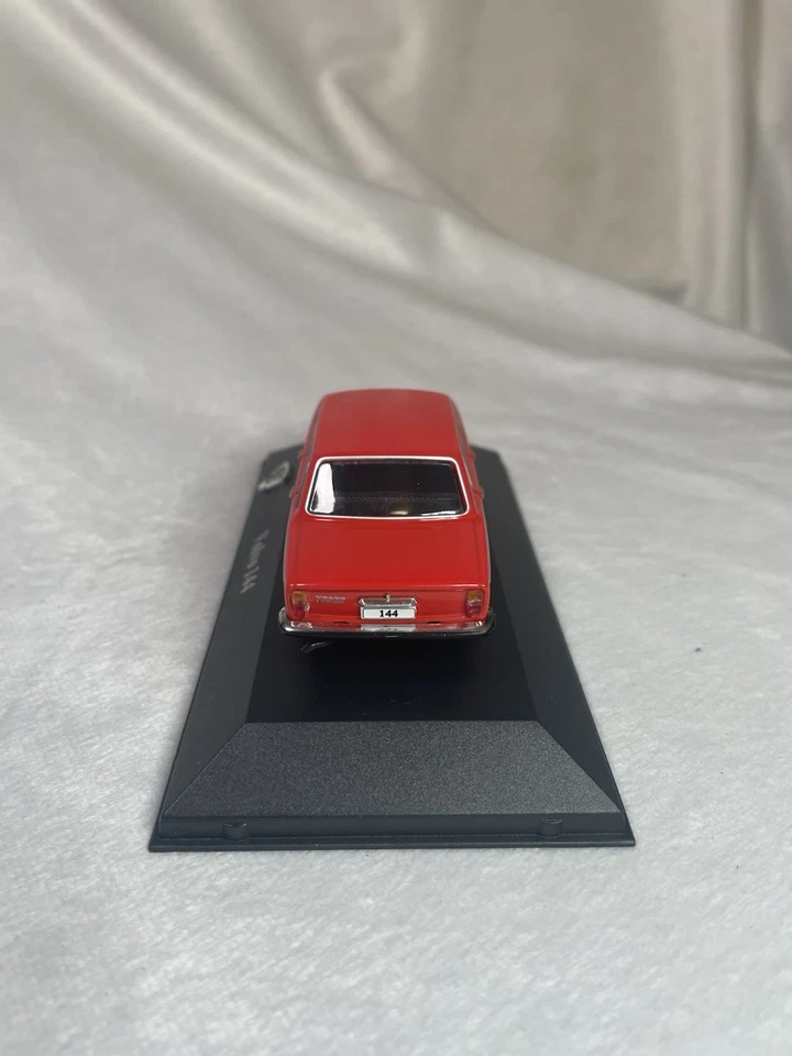Volvo 144 1:43 Diecast Model –Bright Red– Atlas Volvo Collection - Image 3 of 4
