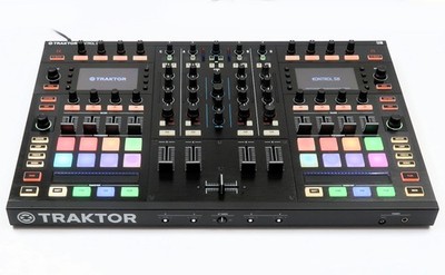 Native Instruments NI TRAKTOR Kontrol S8 DJ-Controller + Decksaver + 2J GEWÄHR