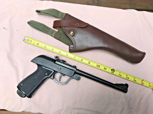 Vintage 1976 dated Polish Predom- Lucznik Airgun PISTOL .177 Cal w/ holster