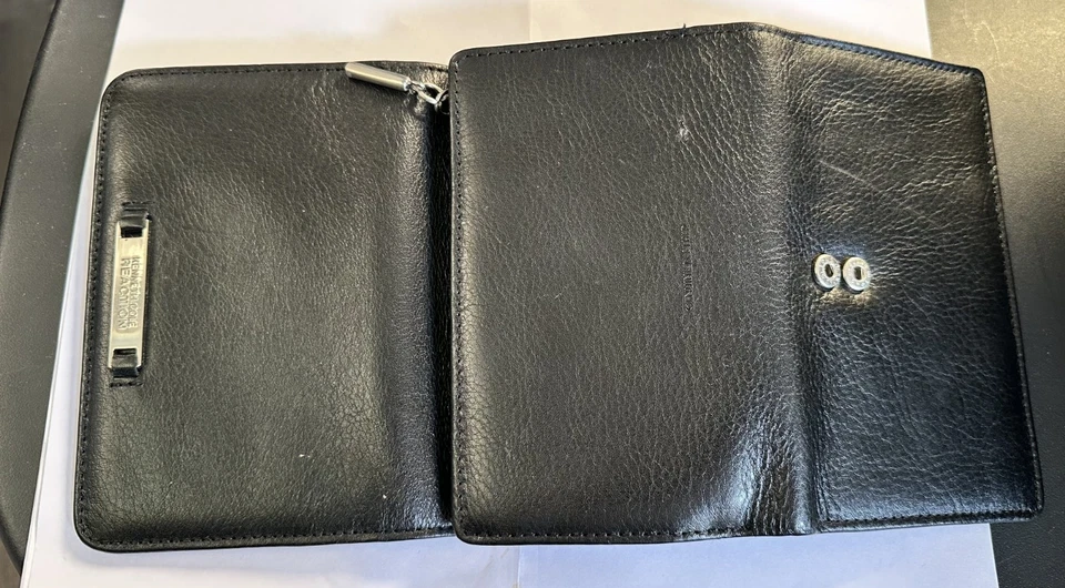Kenneth Cole Reaction Blk Lady's Tri Fold Leather Wallet/Organizer with zipper - Image 4 of 4