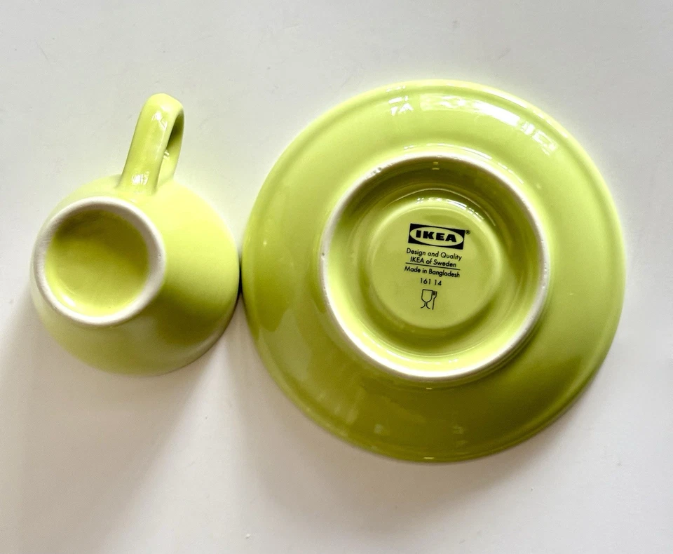 Taza y platillo IKEA verde lima Espresso Demitasse - Juego de 2 piezas - Descontinuado Usado en Excelente Condición Foto 3 de 4