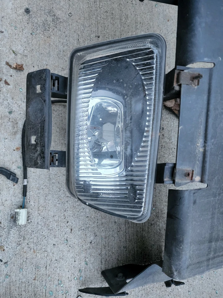 1999-2000-2001-2002  LAND ROVER DISCOVERY SERIES 2 II  LEFT FOG LIGHT - Image 2 of 2