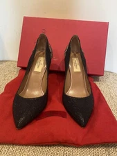 Valentino Garavani pumps heels size IT 37. US 7