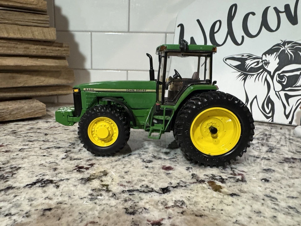 1/32 John Deere 8400 Tractor #8 Precision Classics 1995 New In Box. - Image 4 of 4