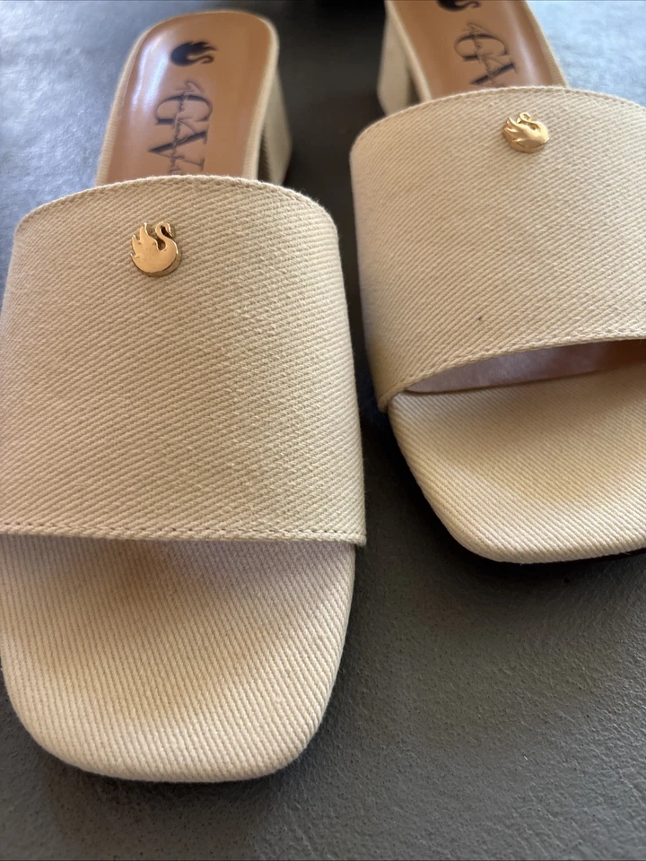 Gloria Vanderbilt Gracie color neutral denim slip on sandals size 8.5 - Image 2 of 4