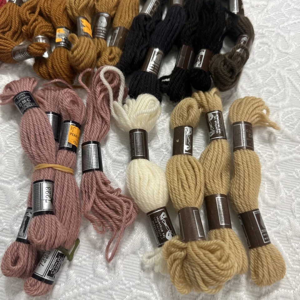 DMC Laine Tapisserie France 100% Wool Tapestry Yarn, Lot 21 Skeins, 9 Colors - Image 2 of 4