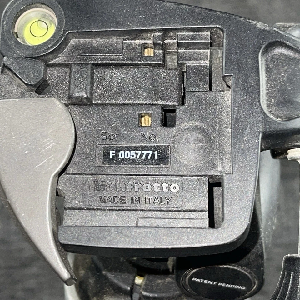 Trípode de aluminio Manfrotto 290 MT294A3 con cabezal inclinable de 3 vías 804RC2 y bolsa Italia Foto 2 de 4