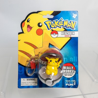 Basic Fun - 2007 Pokemon Pokeball Keychain Series 13 -  PIKACHU *NM*