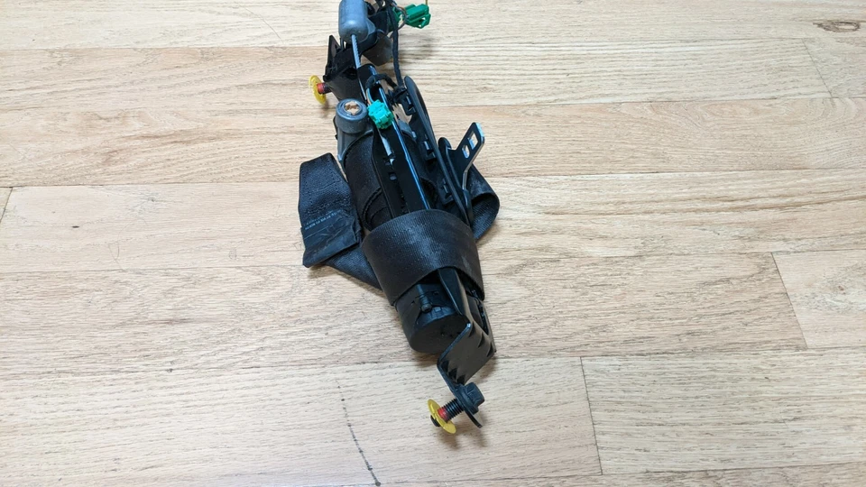 Cinturón de seguridad y retractor para conductor Volvo C30 2008-2011 Foto 4 de 4