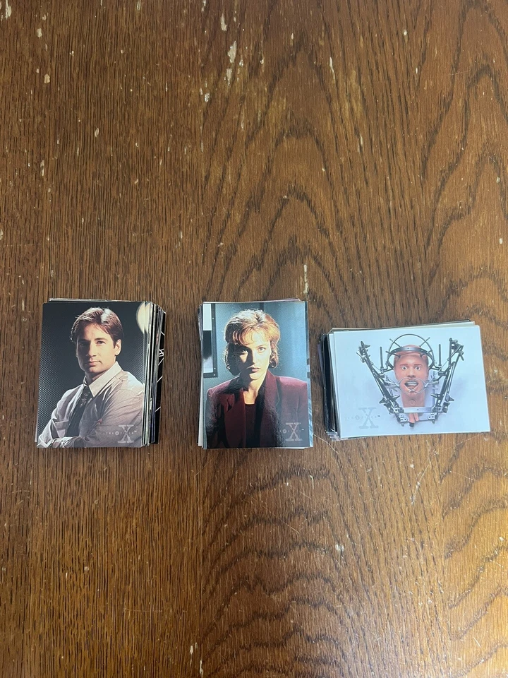 X-Files Topps collector cards premiere edition. Nearly 200 Cards - Image 2 of 4