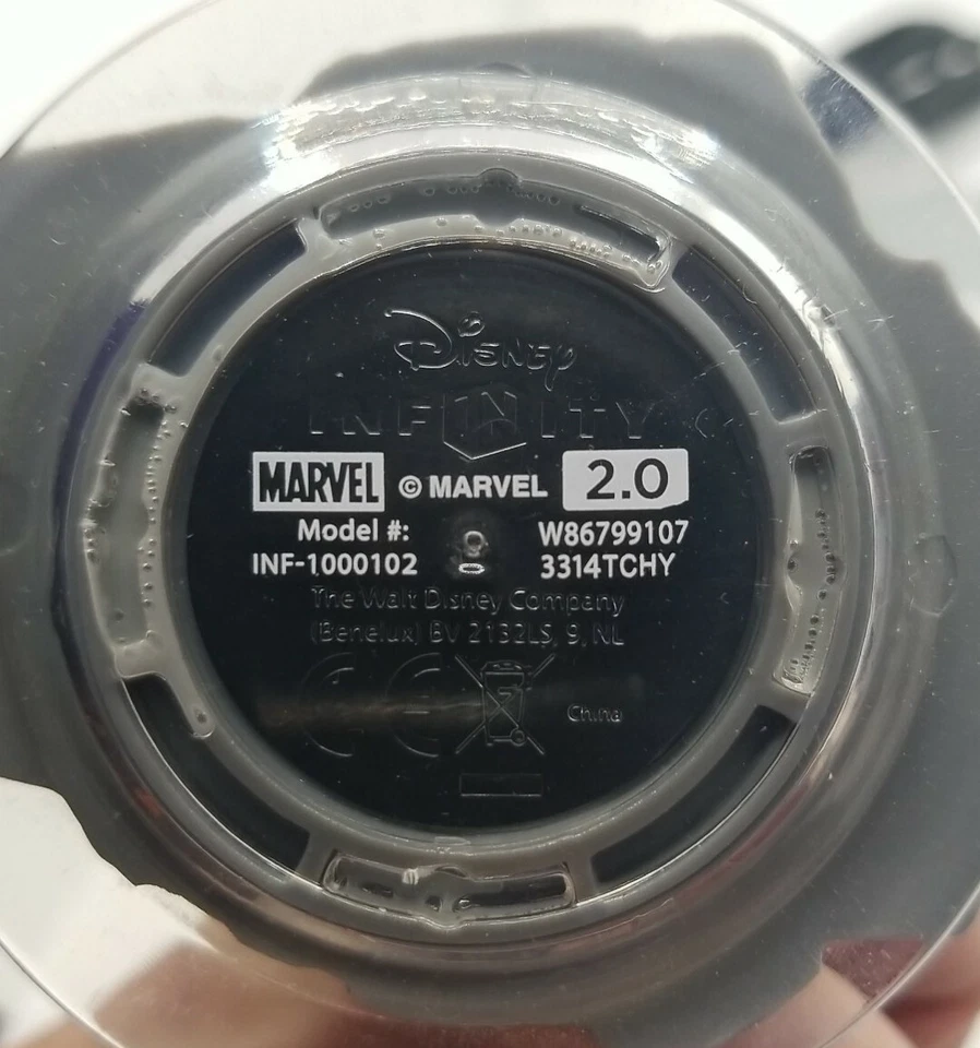 Disney Infinity Portal Base Xbox 360 With Capt. America, Iron Man and Crystal - Image 4 of 4