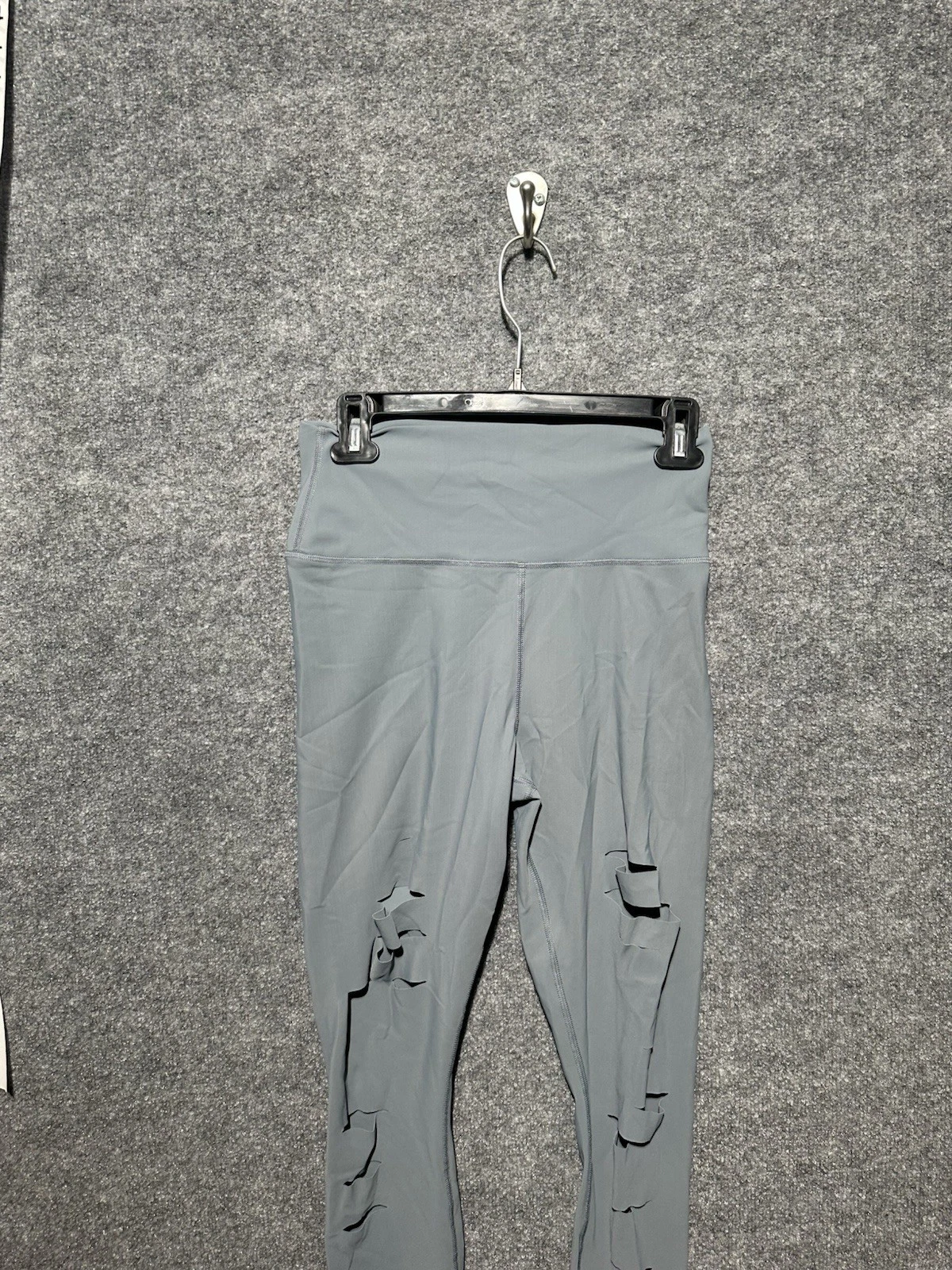 alo-yoga athleisure workout leggings