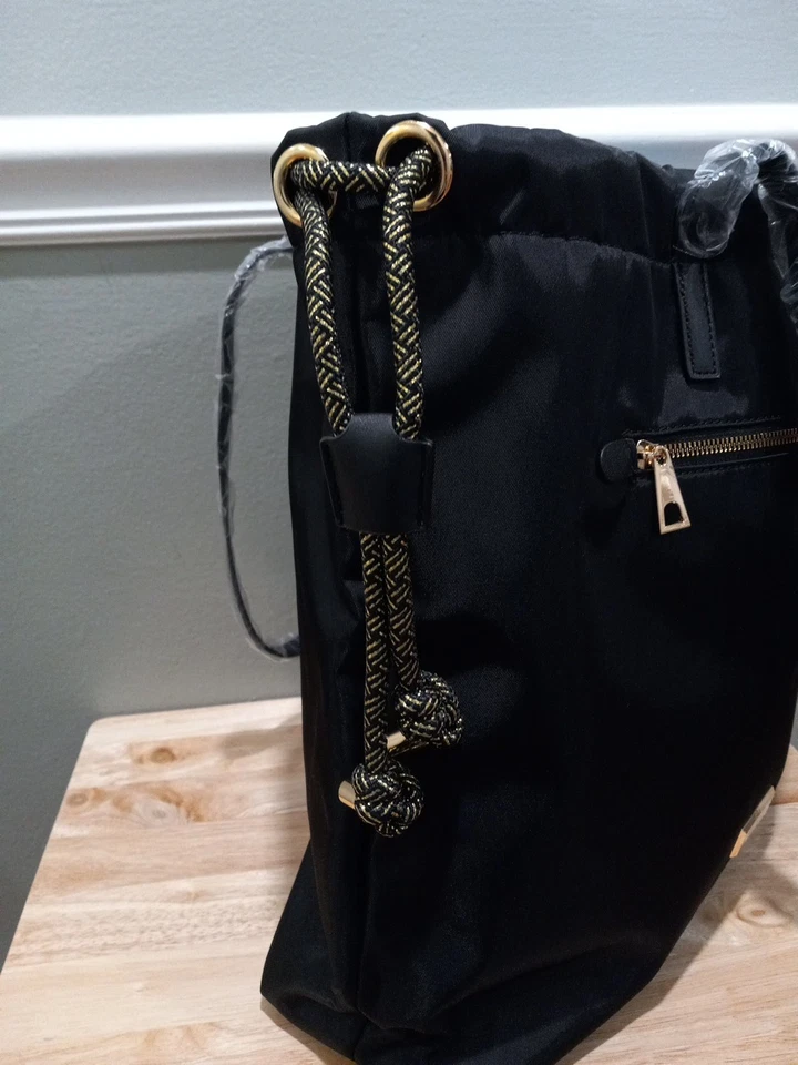 2025 LIMITED EDITION WOMENS VERSACE BAG TRAVEL, WORK, COLLEGE PURSE BLACK / GOLD - Image 4 of 4