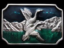 KF07113 NOS 1970s  GEESE FLYING OVER MOUNTAIN LAKE  LACQUERED PEWTER BUCKLE