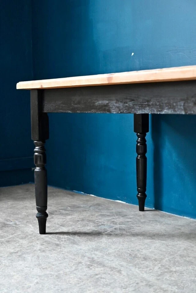 Grande Table ancienne aux pieds noirs de ferme ou de bistrot en bois massif  - Photo 4/4