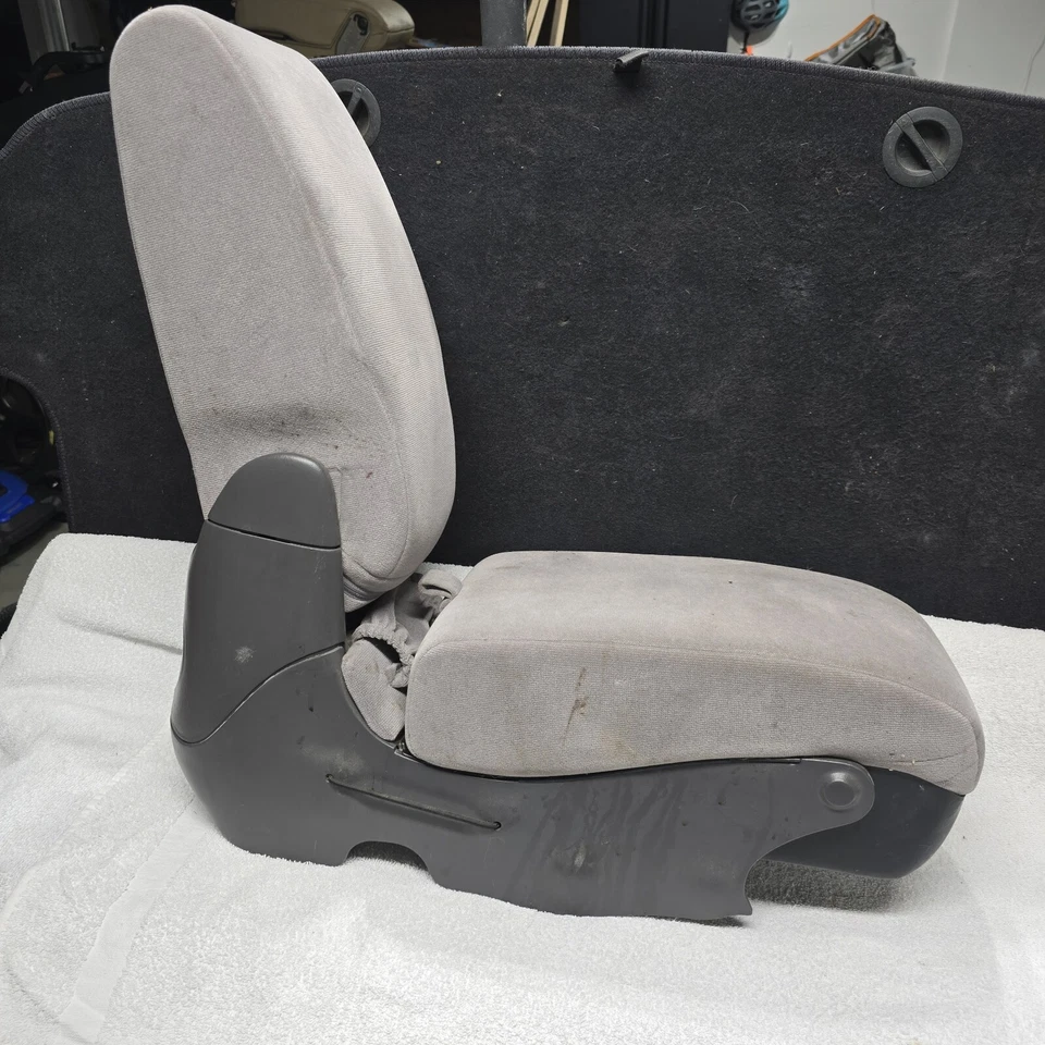 Reposabrazos plegable asiento central delantero tostado Ford Taurus SE 2004 con portavasos trasero Foto 3 de 4