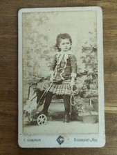 Photographie ancienne, petite fille Poussette / 1883 🍒