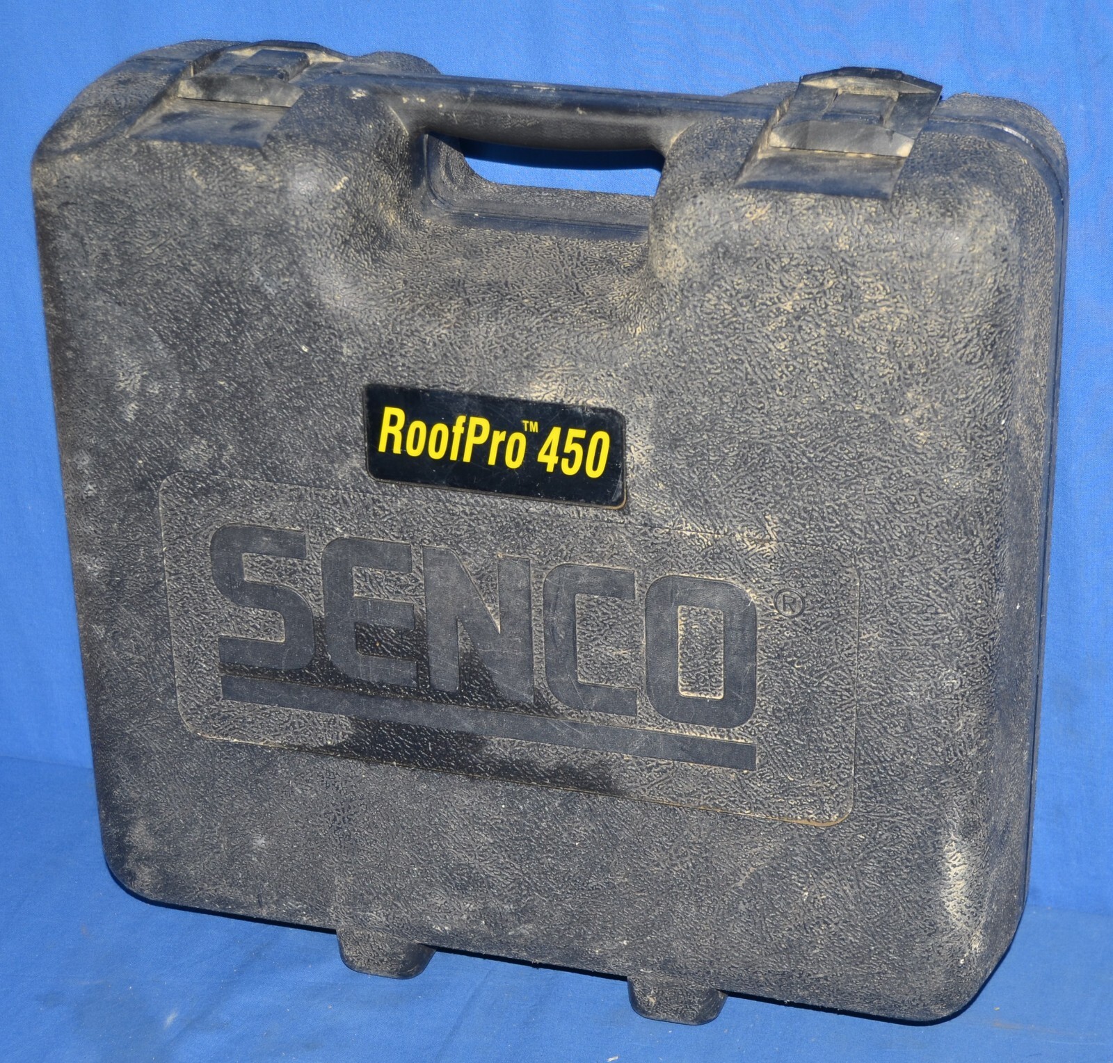 Senco RoofPro 450 coil nailer pneumatic roofing nail gun w/case