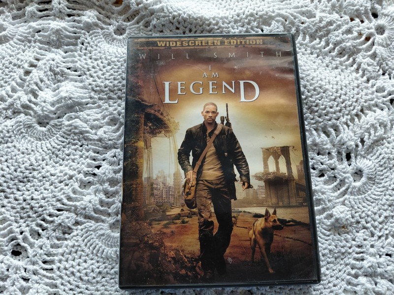 I Am Legend Widescreen Single-Disc Edition DVD.