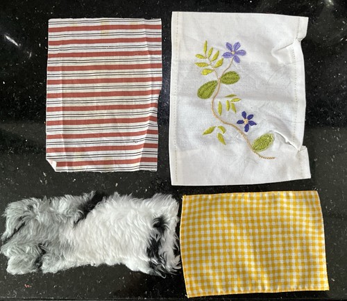 Vintage Or Style Dolls House Assorted ‘Eiderdowns’/ Bed Covers Etc. As Found - Picture 6 of 9