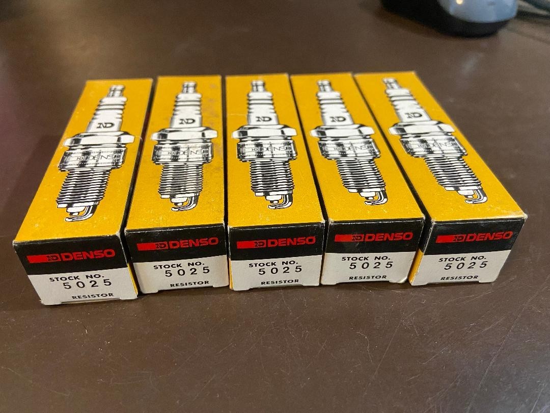 5 NEW Spark Plugs DENSO 5025 T16PR-U for Ford F-350 1997  Chevy  Dodge etc